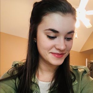 Meet your Posher, Hannah